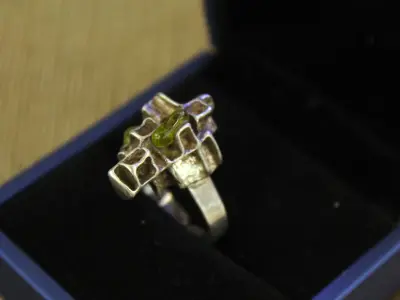 Verstelbare sterling zilveren ring met abstracte ringkop – kavel bij De Kringwinkel, Antwerpen