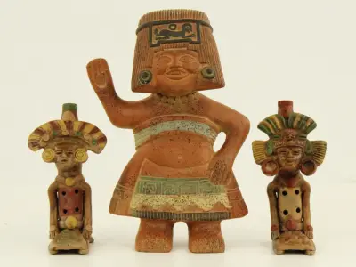 Set van 3 Mexicaanse terracotta figuren - precolumbiaans geïnspireerde stijl – kavel bij De Kringwinkel, Antwerpen