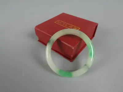 Natuurlijke Jade Armband in Geschenkdoos – kavel bij De Kringwinkel, Diest