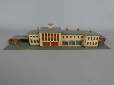 Gedetailleerd model van een historisch treinstation – kavel bij De Kringwinkel, Diest