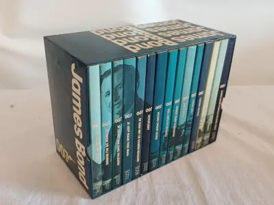 Collectie James Bond boeken in doos – kavel bij De Kringwinkel, Oudenaarde