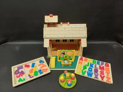 Fisher-Price Schoolgebouw uit 1971 – kavel bij De Kringwinkel, Ninove