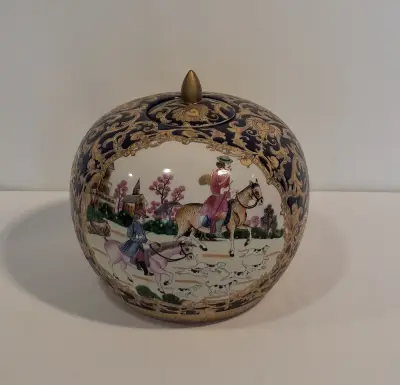 Decoratieve Chinese porseleinen pot met deksel – kavel bij De Kringwinkel, Liedekerke