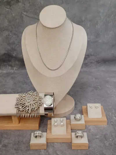 Elegante sieradenset met strass en parel-details - Zilverkleurig / stainless steel – kavel bij De Kringwinkel, Gent