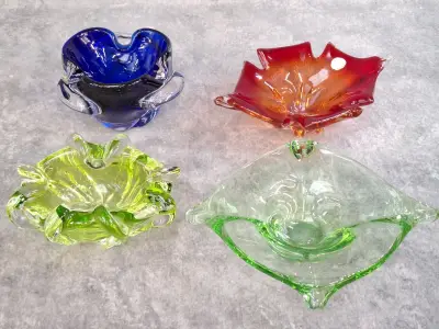 Set van 4 vintage Mid-Century Modern glazen schalen in Murano-stijl en Boheemse stijl – kavel bij De Kringwinkel, Gent