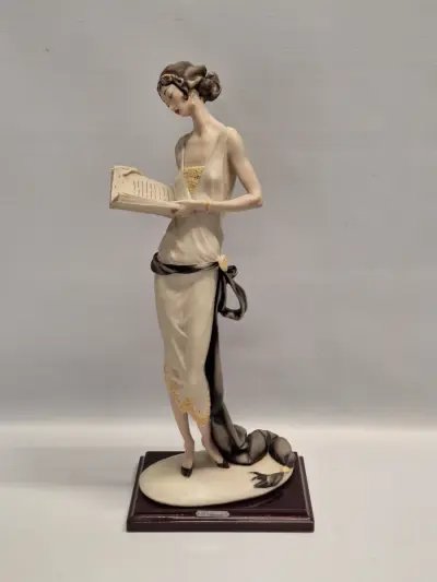 Kunstbeeld Lady with Book van Giuseppe Armani – kavel bij De Kringwinkel, Gent