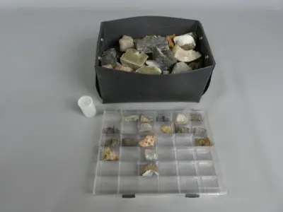 Uitgebreide Geologische Verzameling in Opbergbox – kavel bij De Kringwinkel, Diest