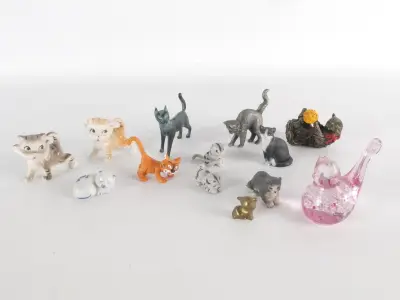 Set van 13 vintage en decoratieve kattenbeeldjes – kavel bij De Kringwinkel, Heverlee
