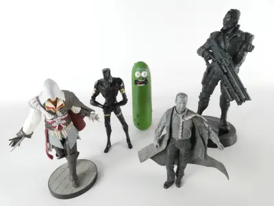 Set van 5 verzamelobjecten en figuren uit bekende games en films – kavel bij De Kringwinkel, Heverlee