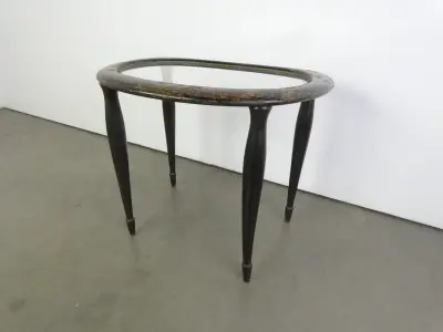 Halfovale salontafel met een houten frame en een glazen blad – kavel bij De Kringwinkel, Heverlee