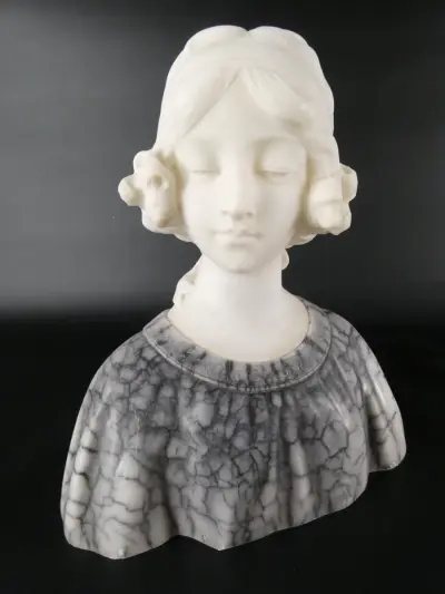 Decoratieve art-nouveaubuste van een jong meisje, V. Vaerenbergh – kavel bij De Kringwinkel, Heverlee