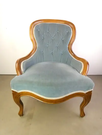 Klassieke gewatteerde fauteuil – kavel bij De Kringwinkel, Heverlee