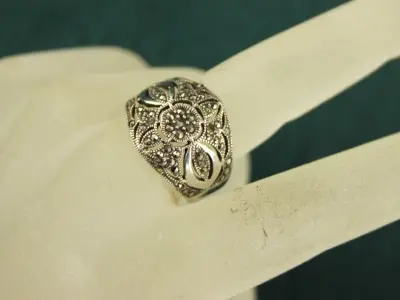 Sterling zilveren florale ring met marcasiet – kavel bij De Kringwinkel, Antwerpen