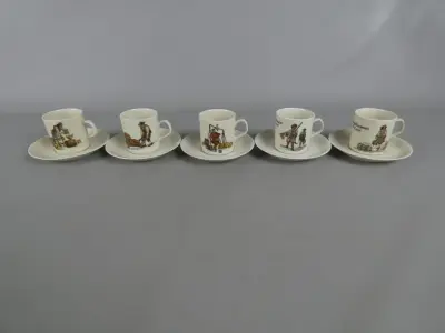 Set van Vijf Porseleinen Kop-en-Schotels – kavel bij De Kringwinkel, Diest