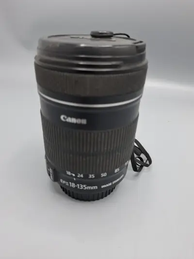 Canon EF-S 18-135mm f/3.5-5.6 IS Zoomlens – De Ultieme Allround Reislens! – kavel bij De Kringwinkel, Waardamme