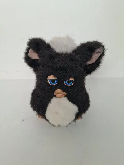 Zeldzame Grote Vintage Furby (2005) – "Tuxedo" Zwart/Wit Emoto-Tronic met Blauwe Ogen! – kavel bij De Kringwinkel, Waardamme