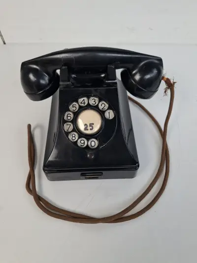 Prachtige Vintage BTMC 2749-RB Draaischijf Telefoon met Stoffen Snoer – Jaren '50 Klassieker! – kavel bij De Kringwinkel, Waardamme