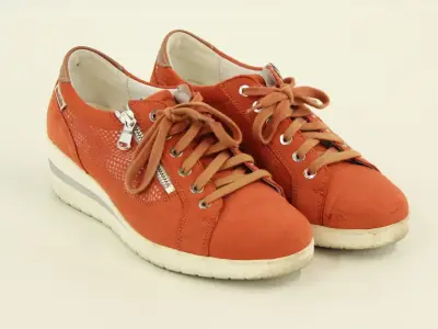 Mobils Terracottakleurige damessneakers met veters en rits in suèdelook – kavel bij De Kringwinkel, Antwerpen