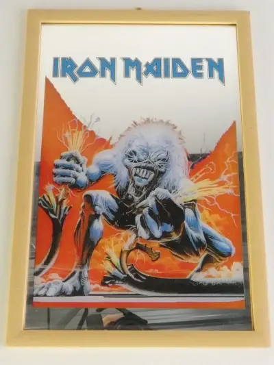 Iron Maiden spiegel met artwork – kavel bij De Kringwinkel, Heverlee