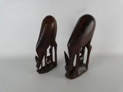 Paar decoratieve houten antilopen met kalf – kavel bij De Kringwinkel, Heverlee