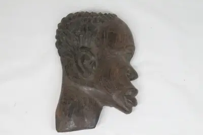 Afrikaans houten wandsculptuur – kavel bij De Kringwinkel, Brecht