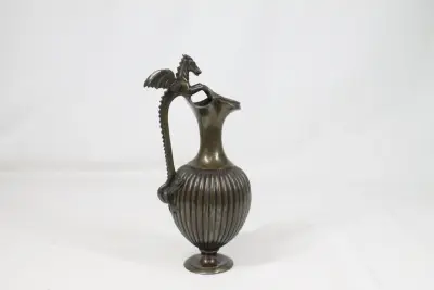 Neoklassieke bronzen schenkkan – kavel bij De Kringwinkel, Brecht