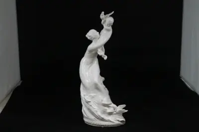 'Millennium' porseleinen figuur – kavel bij De Kringwinkel, Brecht