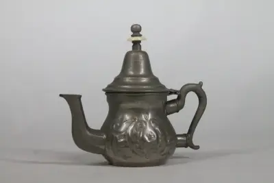Traditionele handgemaakte Marokkaanse theepot – kavel bij De Kringwinkel, Brecht