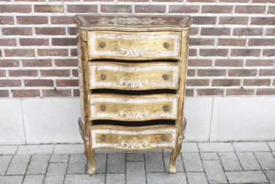 Vintage Italiaanse commode – kavel bij De Kringwinkel, Brecht