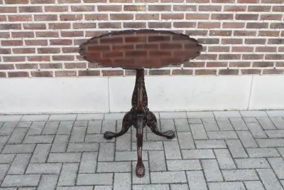 Klassieke antieke tripoortafel – kavel bij De Kringwinkel, Brecht