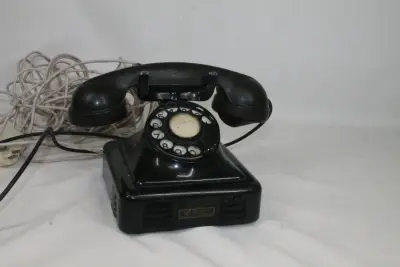 Klassieke antieke draaischijftelefoon – kavel bij De Kringwinkel, Brecht