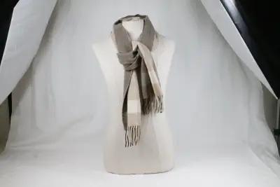 Lochmere geruite wintersjaal met franjes – kavel bij De Kringwinkel, Brecht