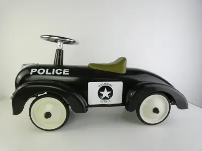 Zwarte loopauto politie thema voor kinderen – kavel bij De Kringwinkel, Heverlee