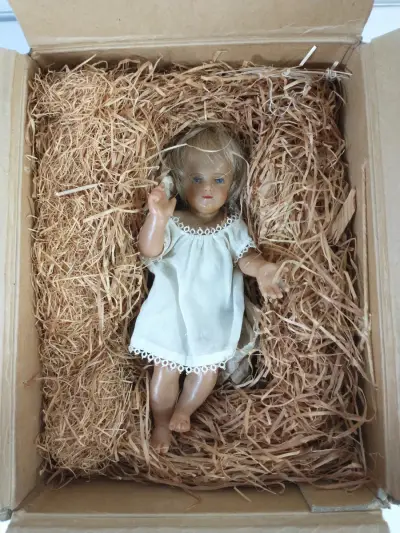 Vintage waspop kindje Jezus met blond haar in originele doos – kavel bij De Kringwinkel, Turnhout