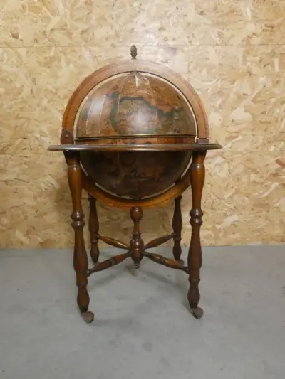 Globe-bar – kavel bij De Kringwinkel, Diest