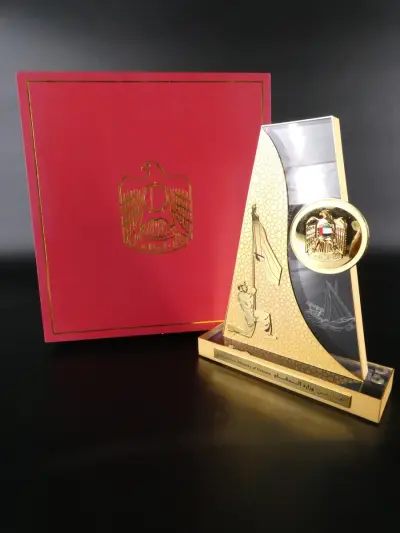 Relatiegeschenk / herdenkingsplaquette van de VAE – kavel bij De Kringwinkel, Heverlee