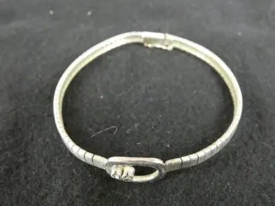 Elegante Zilveren Armband met Centraal Detail – kavel bij De Kringwinkel, Diest