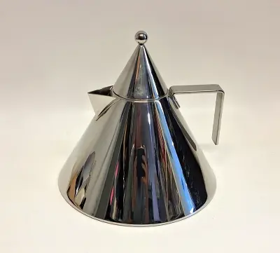 Alessi Il Conico waterkoker – kavel bij De Kringwinkel, Aalst