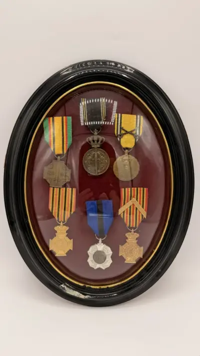 Verzameling Belgische militaire en burgerlijke onderscheidingen – kavel bij De Kringwinkel, Dendermonde