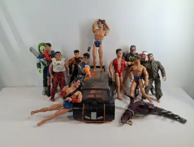 Set van 12 Actionman actiefiguren met voertuig en dinosaurusfiguur – kavel bij De Kringwinkel, Geraardsbergen