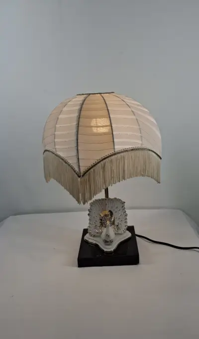 Vintage tafellamp met pauw en stoffen kap – kavel bij De Kringwinkel, Oudenaarde