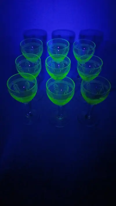 Set van 9 vintage uranium likeurglazen – kavel bij De Kringwinkel, Zottegem