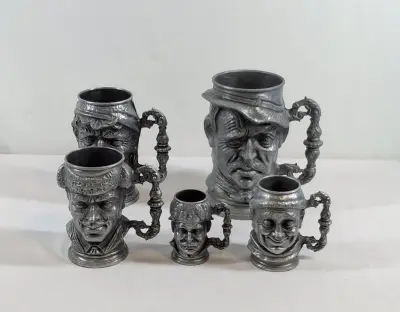 Set van 5 vintage tinnen expressieve gezichtsbekers – kavel bij De Kringwinkel, Geraardsbergen