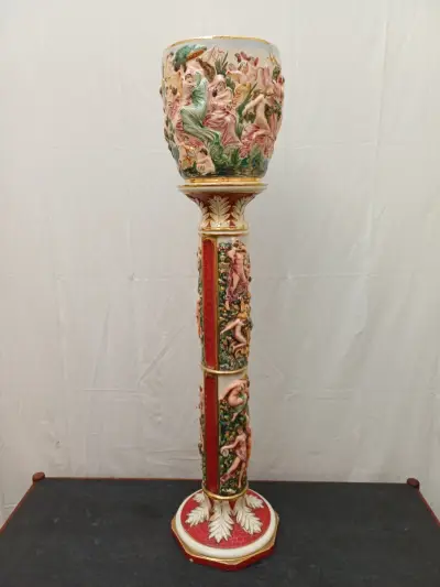 Vintage Italiaanse piedestal met vaas – kavel bij De Kringwinkel, Ronse