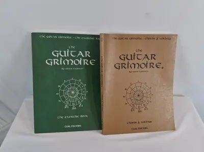 2-delige set "The Guitar Grimoire" – kavel bij De Kringwinkel, Geraardsbergen