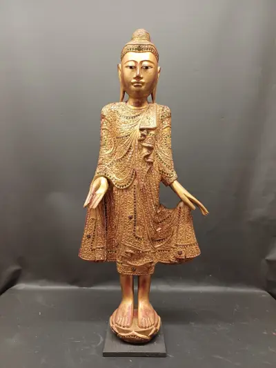 Groot beeld Thaise boeddah – kavel bij De Kringwinkel, Ninove