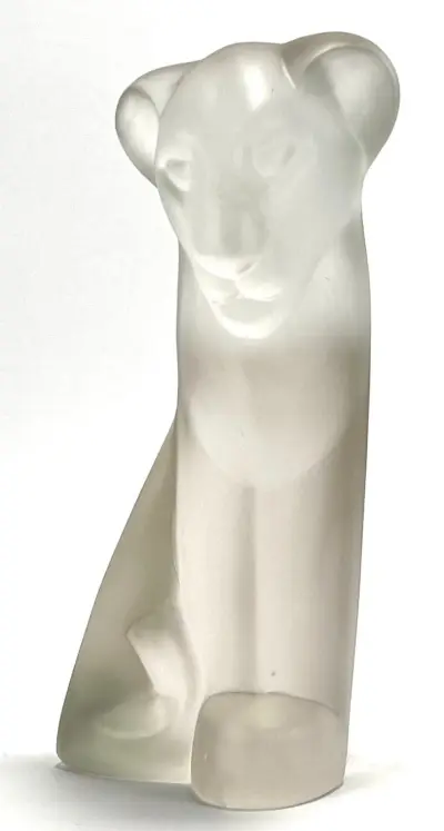 Persglazen beeld, Lucienne Bloch - "leeuwin", ontwerp 1929 – kavel bij Veilinghuis Klinkhamer, Groningen
