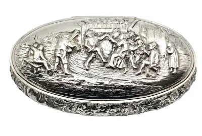 Zilveren lepeldoos met gedreven figurenscène, circa 1900 – kavel bij Veilinghuis Klinkhamer, Groningen