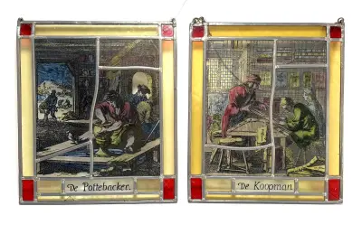Glas-in-lood raamhangers - "De Pottebacker" en "De Koopman", 20e eeuw – kavel bij Veilinghuis Klinkhamer, Groningen