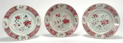 Famille rose borden – bloemdecor, China, 18e eeuw – kavel bij Veilinghuis Klinkhamer, Groningen
